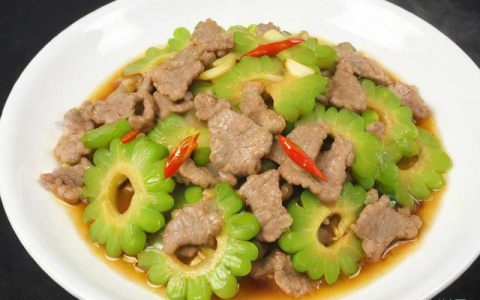 苦瓜炒肉怎么做好吃,苦瓜冲肉怎么做好吃