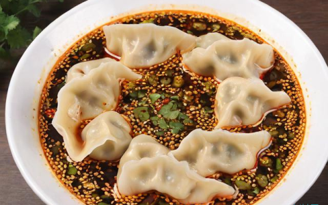 酸汤饺子怎么做,东北酸菜饺子怎么调馅