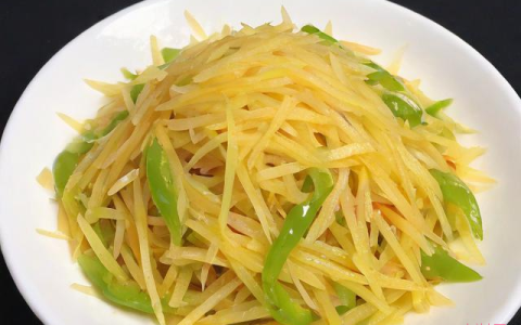 青椒土豆丝怎么做好吃,青椒土豆丝的家常做法视频