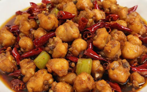 辣子鸡丁怎么做,辣子鸡丁怎么做鸡肉才能外酥里嫩