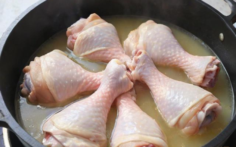 冻鸡腿怎么做好吃简单,冻鸡腿肉怎样做更嫩