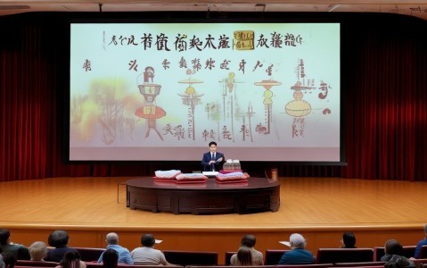 9月7日娄底市罗建国为新化县人大干部讲中医养生知识