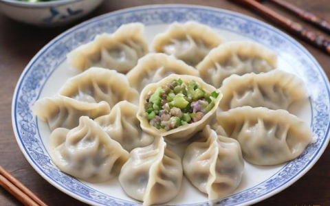 芹菜饺子怎么做好吃,茄子馅儿饺子怎么做好吃