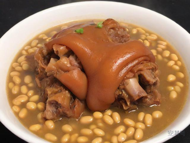 猪脚炖黄豆怎么做好吃,猪脚炖黄豆怎么做好吃?需要提前泡黄豆吗?