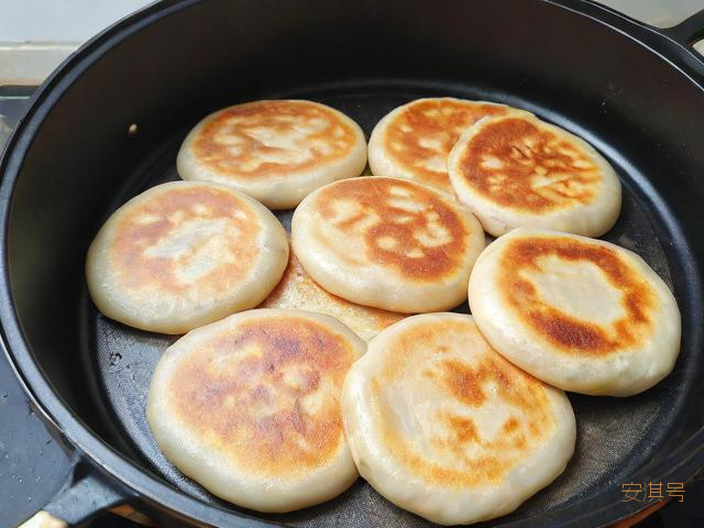 烙饼怎么做又软又好吃,电饼铛烙饼怎么做又软又好吃
