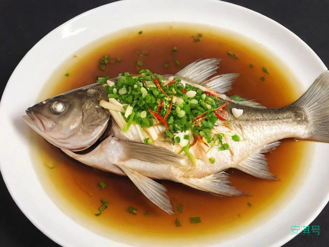 家常清蒸鲤鱼怎么做,清蒸鲤鱼怎么做?