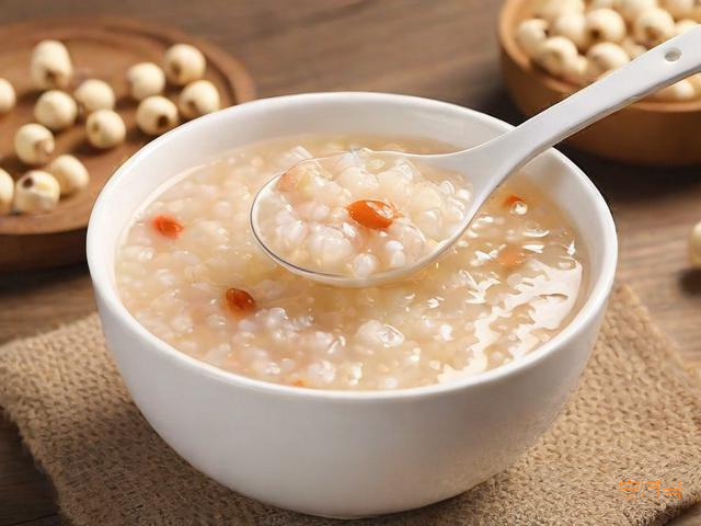 银耳莲子粥怎么做好吃,银耳莲子粥怎么做粘稠又好喝