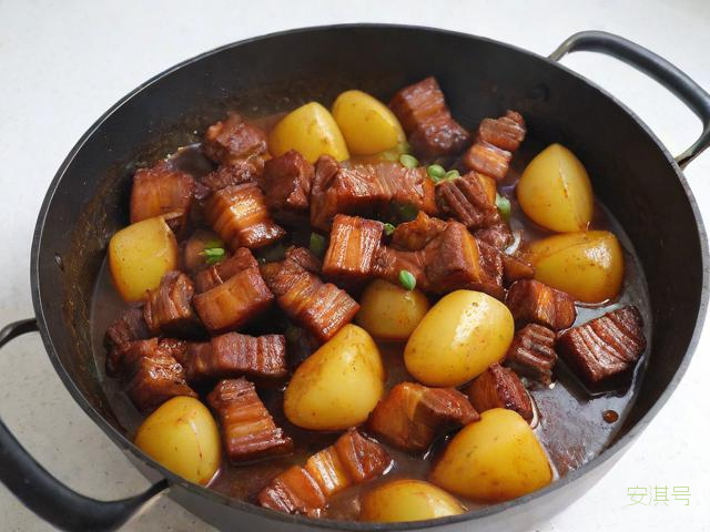 土豆烧肉怎么做才好吃,土豆烧肉怎么做才好吃夏厨房
