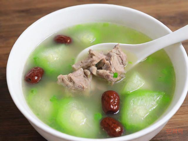 丝瓜汤怎么做下奶,月子餐丝瓜汤怎么做下奶