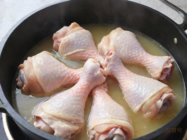 冻鸡腿怎么做好吃简单,冻鸡腿肉怎样做更嫩