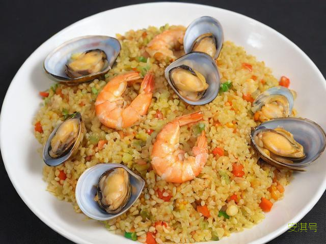 海鲜炒饭怎么做,海鲜炒饭视频教程