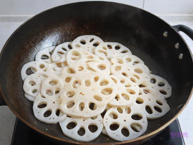 炒藕片怎么做不黑,炒藕片怎么炒不变黑