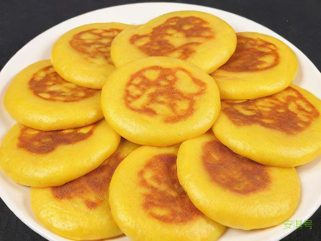 玉米面饼子怎么做的又松又软,玉米面饼子怎么做的又松又软视频教程